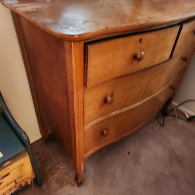 Lowboy Dresser 2 over 2 Dresser w Mirror