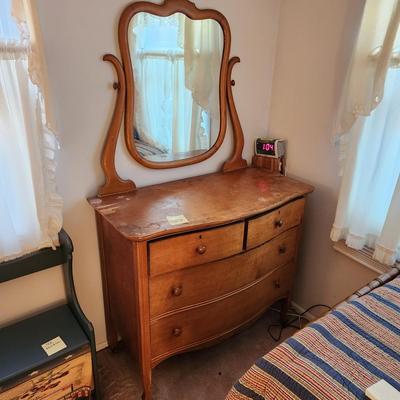 Lowboy Dresser 2 over 2 Dresser w Mirror