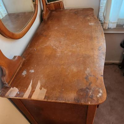Lowboy Dresser 2 over 2 Dresser w Mirror
