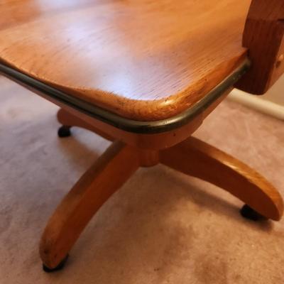 Nice Solid Wood Oak Office Desk Chair
