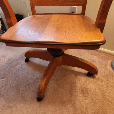Nice Solid Wood Oak Office Desk Chair