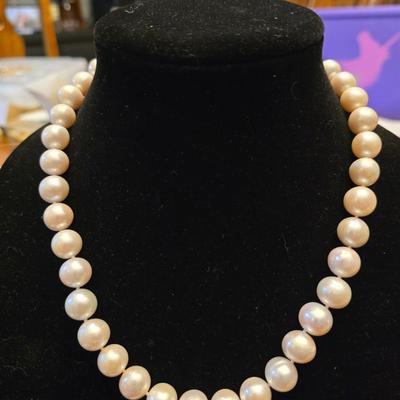 Necklace with 12mm freshwater pearl