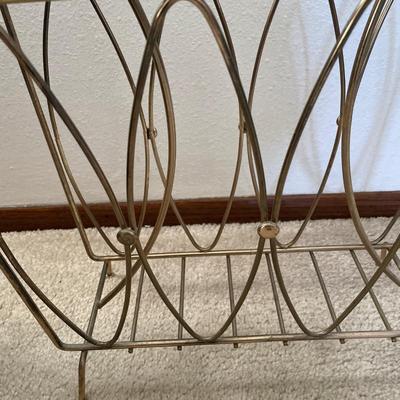 Metal magazine rack