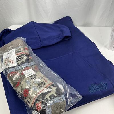 Lot H 305 New The Comfy Original Blanket Sweatshirt Cuddleduds Slipper Socks