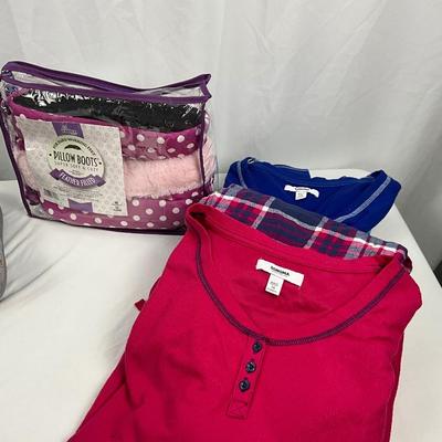Lot I 306 Two Pajama Sets Two Pairs of Lounge Pants and Two Pairs of Slippers