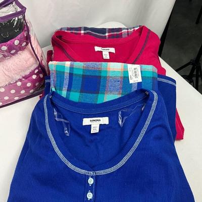 Lot I 306 Two Pajama Sets Two Pairs of Lounge Pants and Two Pairs of Slippers