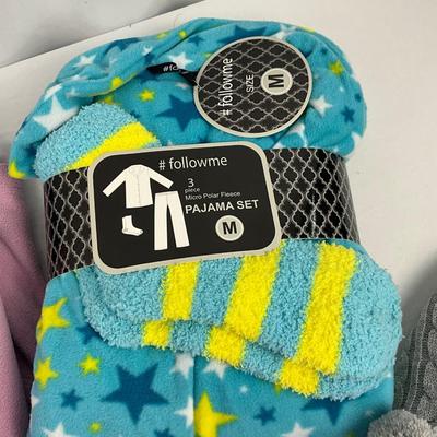 Lot I 307 Star Pajama Lot with Pair of Gray Slippers