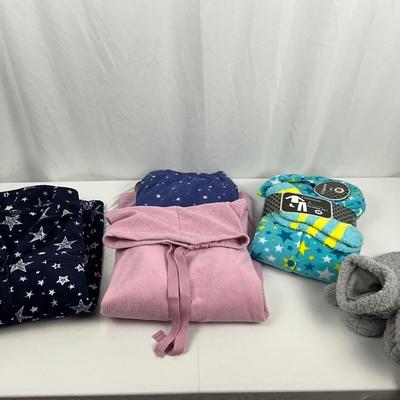 Lot I 307 Star Pajama Lot with Pair of Gray Slippers