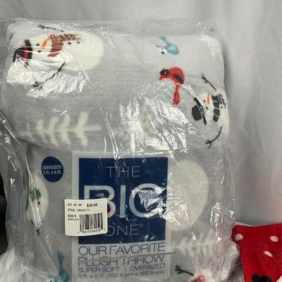 Lot I 309 Croft & Barrow Pajamas Disney Pajamas Snowman Throw Blanket