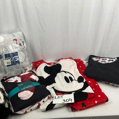 Lot I 309 Croft & Barrow Pajamas Disney Pajamas Snowman Throw Blanket