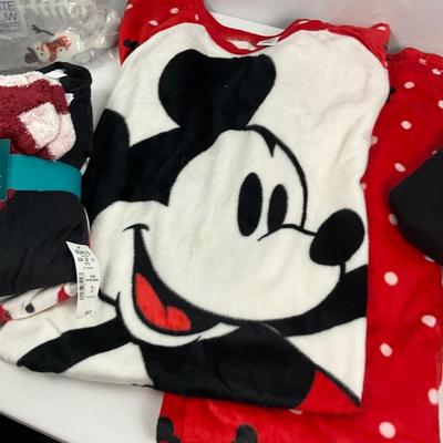 Lot I 309 Croft & Barrow Pajamas Disney Pajamas Snowman Throw Blanket