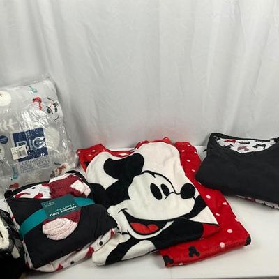 Lot I 309 Croft & Barrow Pajamas Disney Pajamas Snowman Throw Blanket