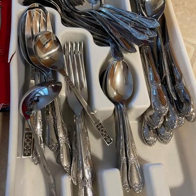 Oneida silverware with Rogers Extra plate set