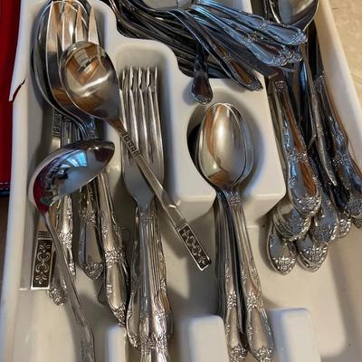 Oneida silverware with Rogers Extra plate set