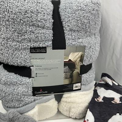 Lot I 308 Pajama Sets Slippers Cuddle Duds Throw Blanket