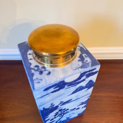 365 Blue and White Mottahedeh Blue Canton Tea Jar