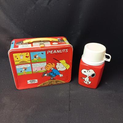 1965 "PEANUTS CHARACTERS" TIN LUNCH BOX WITH THERMOS