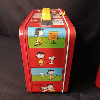 1965 "PEANUTS CHARACTERS" TIN LUNCH BOX WITH THERMOS