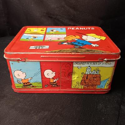1965 "PEANUTS CHARACTERS" TIN LUNCH BOX WITH THERMOS
