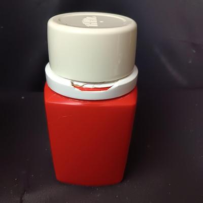 1965 "PEANUTS CHARACTERS" TIN LUNCH BOX WITH THERMOS