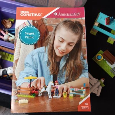 AMERICAN GIRL MEGA CONSTRUX "SAIGE'S PICNIC"