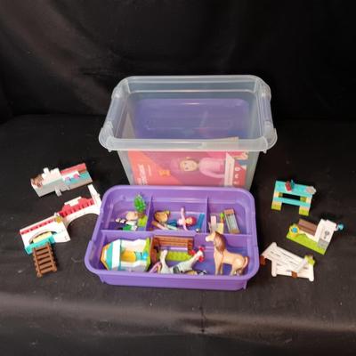 AMERICAN GIRL MEGA CONSTRUX "SAIGE'S PICNIC"
