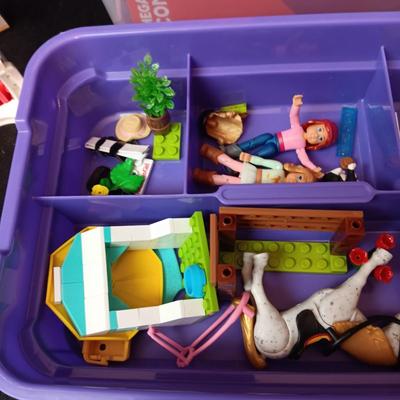 AMERICAN GIRL MEGA CONSTRUX "SAIGE'S PICNIC"