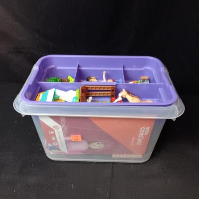 AMERICAN GIRL MEGA CONSTRUX "SAIGE'S PICNIC"
