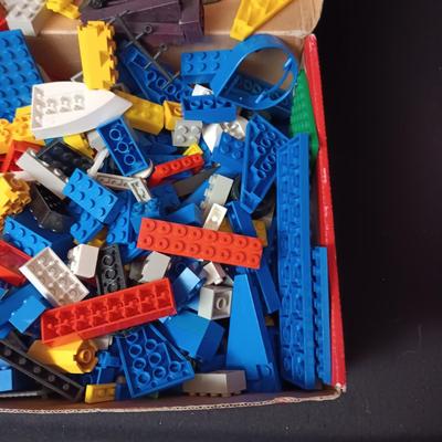 LARGE PILE OF ASSORTED LEGOS