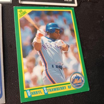 6 BASEBALL TRADING CARDS