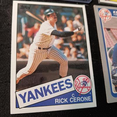 6 BASEBALL TRADING CARDS