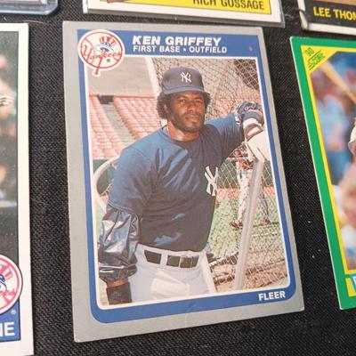 6 BASEBALL TRADING CARDS