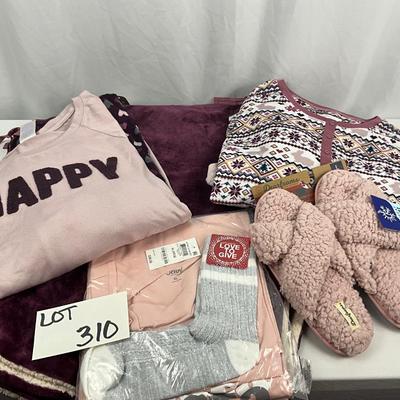 Lot I 310 Secret Treasures Pajamas Jenni Pajamas Dearfoam Slippers and Throw Blanket