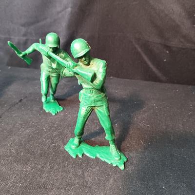 LARGE HARD PLASTIC MILITARY FIGURES