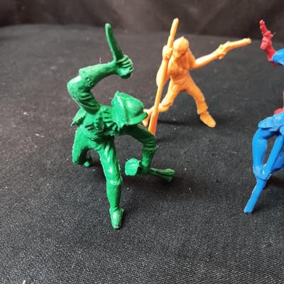 DETAILED, FREESTANDING TOY PIRATE FIGURES