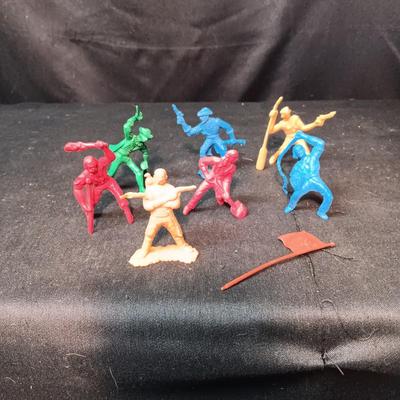 DETAILED, FREESTANDING TOY PIRATE FIGURES