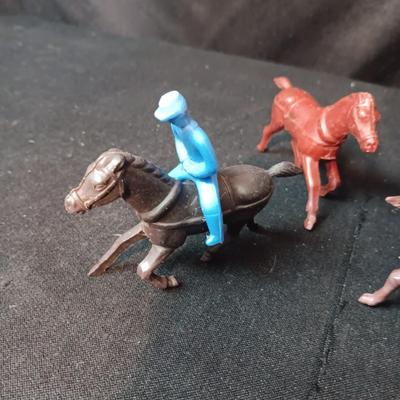 FREESTANDING HARD PLASTIC TOY HORSES
