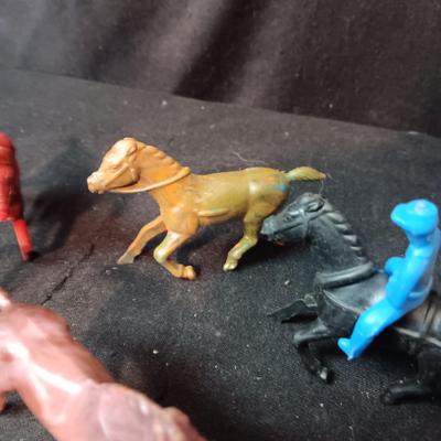 FREESTANDING HARD PLASTIC TOY HORSES