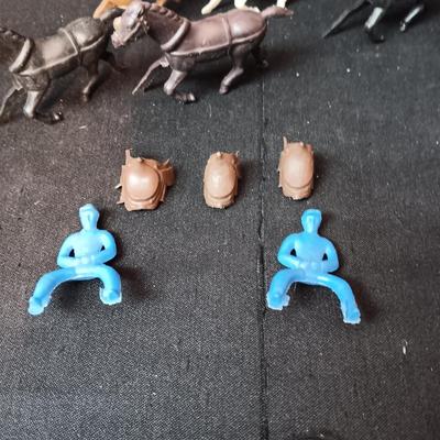 FREESTANDING HARD PLASTIC TOY HORSES