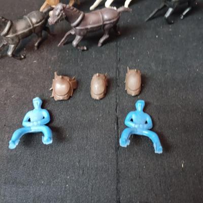 FREESTANDING HARD PLASTIC TOY HORSES