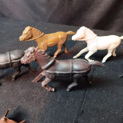 FREESTANDING HARD PLASTIC TOY HORSES