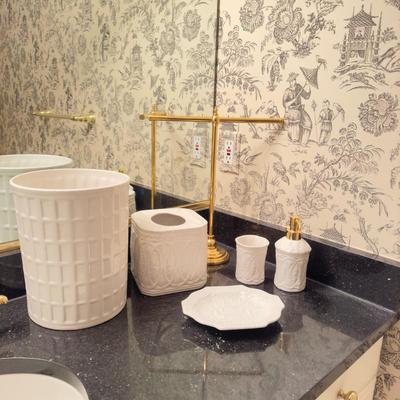 381 Set of Six Pieces of Bathroom Decor