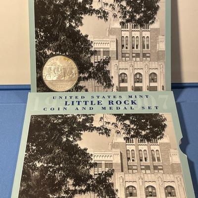 2007 US Mint Little Rock Coin & Medal Set Uncirculated Silver Dollar & Bronze Medal as Pictured. FREE DOMESTIC SHIPPING.