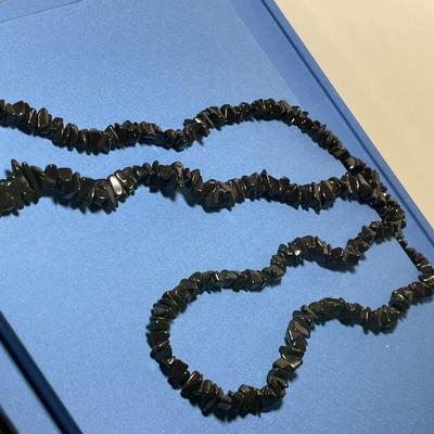 Vintage Raw Black Onyx Chip Beads 5-8 Mm 36 Inches Cut Gemstone Necklace in VG Preowned Condition. FREE DOMESTIC SHIPPING.