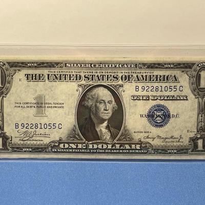 Series 1935-A $1.00 Silver Certificate Uncirculated Condition Serial #B92281055C as Pictured. FREE DOMESTIC SHIPPING.