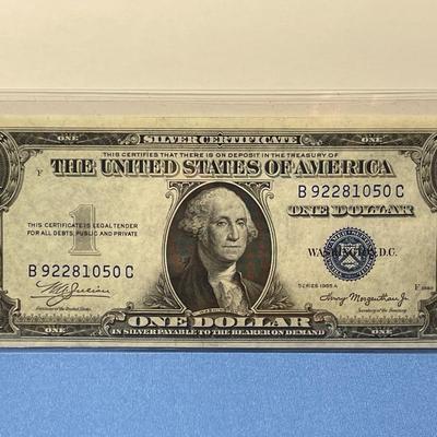 Series 1935-A $1.00 Silver Certificate Uncirculated Condition Serial #B92281050C as Pictured. FREE DOMESTIC SHIPPING.