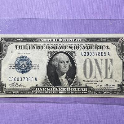 SERIES OF 1928 CRISP AU/UNCIRCULATED "FUNNY BACK" SILVER CERTIFICATE AS PICTURED. FREE DOMESTIC SHIPPING.