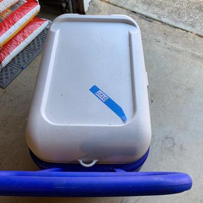 Large Igloo Polar Roller Cooler On Wheels