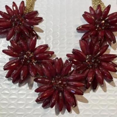 The Pocketful of Posies Red Statement Fashion Necklace 18", plus a 3" Extender. (Preowned)