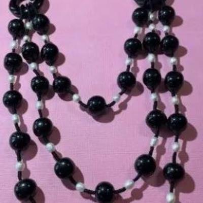 Vintage 20" Layered Look Multi Strand Onyx & Faux Pearl Fashion Necklace w/Button Clasp in VG Preowned Condition.